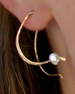 Curl Earring, 14 kt. gold