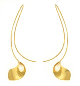 Calla Lily Sweep Earring in 14 Kt. Gold and Freshwater Cultured Pearl