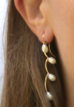 Joined Curves Earrings in 14 karat gold and freshwater cultured pearl